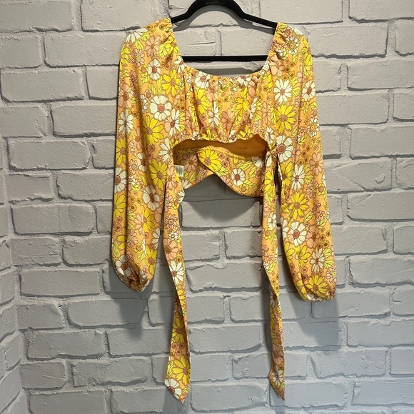 NWOT Floral Print Women's Blouse in Pellow size M - Picture 10 of 10